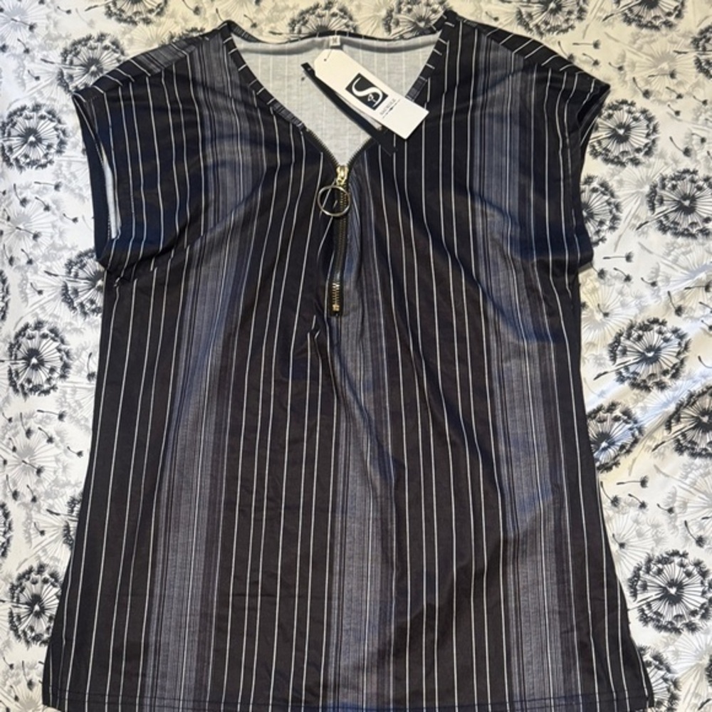 Saukole || NWT Black and White Striped Zipper Top (M)